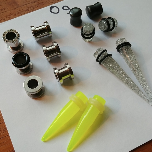 0g Plugs and Tapers - Picture 2 of 2